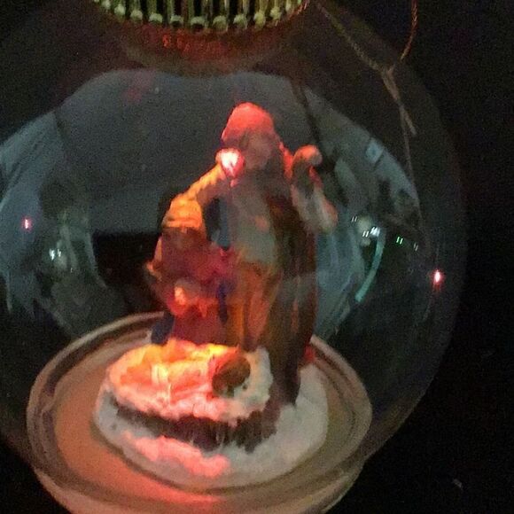 Ornament Manger changing color plugs into tree Christmas lights  - Picture 2 of 5